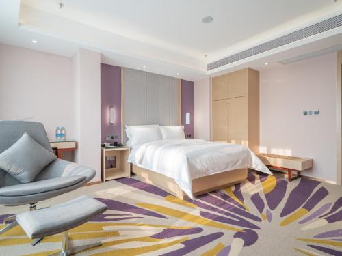 Ένα ή περισσότερα κρεβάτια σε δωμάτιο στο Lavande Hotel Zhongshan Nanlang Light Rail Station