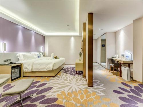 a hotel room with a bed and a desk and a kitchen at Lavande Hotel Tangshan Convention and Exhibition Yuanyang City in Tangshan