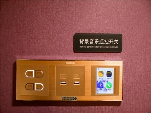 a microwave with a sign on the side of a wall at Lavande Hotel (Nanchang West Railway Station Square Branch) in Nanchang