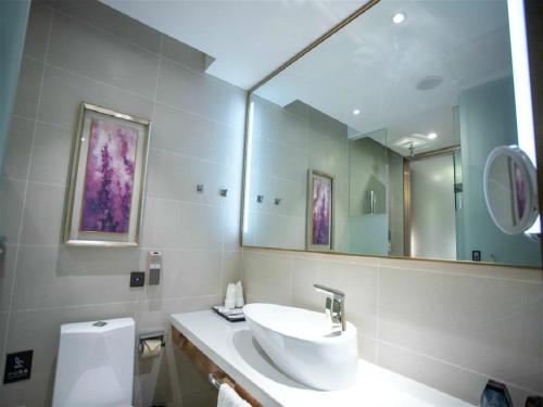 a bathroom with a sink and a mirror at Lavande Hotel Jinzhou Jiefang Road Kaixuan Building in Jinzhou