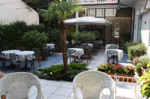 Restoran atau tempat lain untuk makan di Hotel London