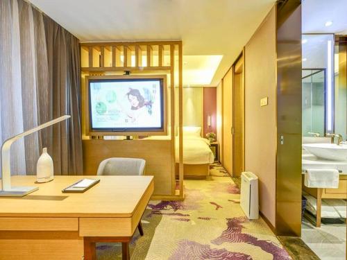 a hotel room with a television and a bathroom at Lavande Hotel (Shenyang Olympic Center Wanda Branch) in Shenyang