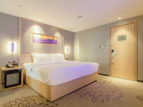 Ένα ή περισσότερα κρεβάτια σε δωμάτιο στο Lavande Hotel Wuhan Wuchang Railway Station Plaza Branch
