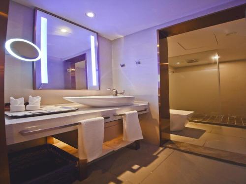 a bathroom with a sink and a toilet and a mirror at Lavande Hotel (Changsha Railway Station Branch) in Changsha