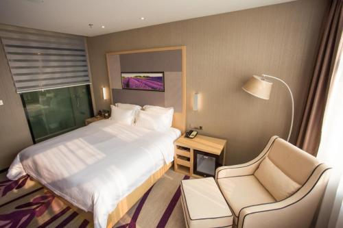 Un ou plusieurs lits dans un hébergement de l'établissement Lavande Hotel Xuzhou East High-speed Rail Station Jinshanqiao Development Zone Branch
