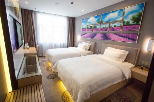 Postel nebo postele na pokoji v ubytování Lavande Hotel Xuzhou East High-speed Rail Station Jinshanqiao Development Zone Branch