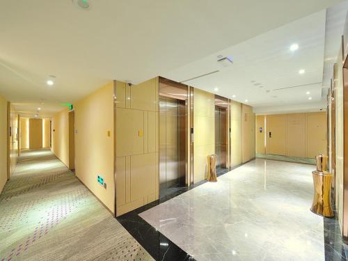 an empty hallway with lockers in a building at Lavande Hotel (Siping Wanda Plaza Branch) in Siping