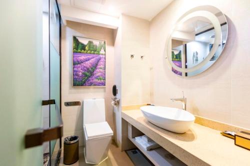 Kupatilo u objektu Lavande Hotel Nanchang West Railway Station Xinjian Branch