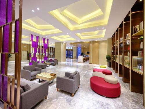 a lobby with couches and chairs and a table at Lavande Hotel (Harbin Ice and Snow World University of Commerce Branch) in Harbin