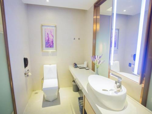 Ett badrum på Lavande Hotel (Zibo Beijing Road Huaqiao Building Branch)
