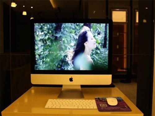 En TV eller et underholdningssystem på Lavande Hotel Nanchang Bayi Square Branch