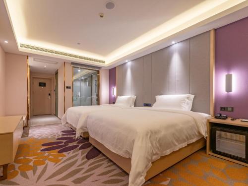 Katil atau katil-katil dalam bilik di Lavande Hotel Heze University Road