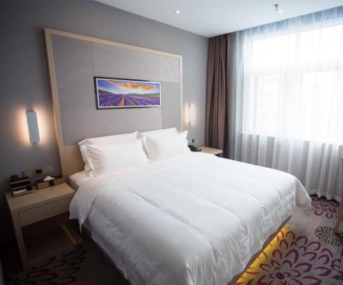 Un ou plusieurs lits dans un hébergement de l'établissement Lavande Hotel Xuzhou East High-speed Rail Station Jinshanqiao Development Zone Branch