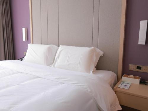 Katil atau katil-katil dalam bilik di Lavande Hotel (Gaozhou Chengdong Bus Station Branch)