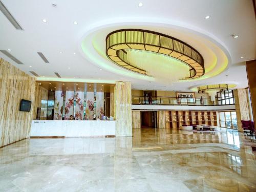 Lobi atau kawasan kaunter penerimaan di Lavande Hotel (Gaozhou Xiantai Bridge Branch)