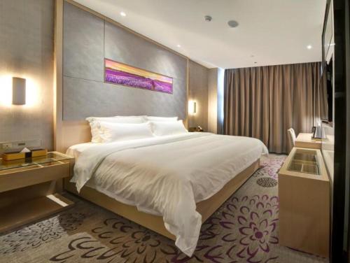 A bed or beds in a room at Lavande Hotel Nanchang Hongdu Middle Avenue Provincial TV Station Branch