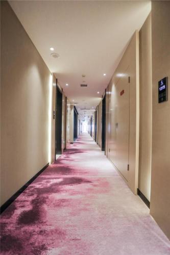 a hallway with a pink carpet in a building at Lavande Hotel Shijiazhuang Zhonghua North Street Zhongchu Plaza Branch in Shijiazhuang