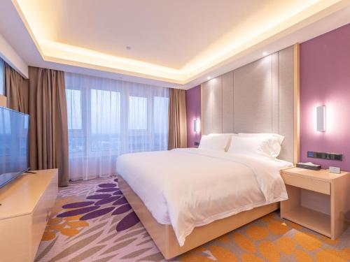 Katil atau katil-katil dalam bilik di Lavande Hotel Heze University Road