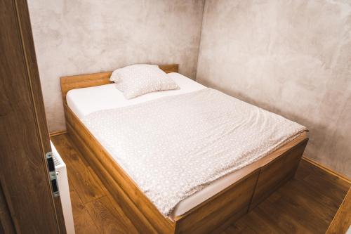 a small bed in a small room at Apartmán ZA-KA 2 ubytování Litovel in Červenka