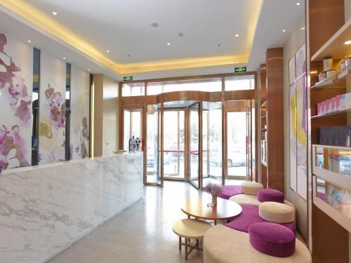 Lobbyen eller receptionen på Lavande Hotel Changchun Hangkong University Fanrong Road Metro Station