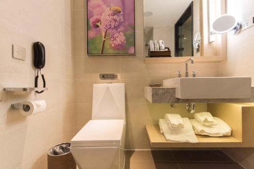 Φωτογραφία από το άλμπουμ του Lavande Hotel Shenzhen Baoan Haiya Binfencheng σε Bao'an