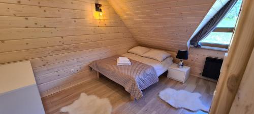 Ένα ή περισσότερα κρεβάτια σε δωμάτιο στο Bieszczadzkie Chaty
