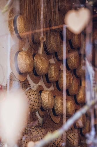 a bunch of wicker baskets hanging on a wall at Au2 Maison d'Hôtes - Guest House Au2 in Muidorge