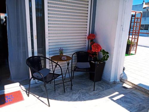 two chairs and a table on a porch at Golden Sky 1 Apartment in Perea
