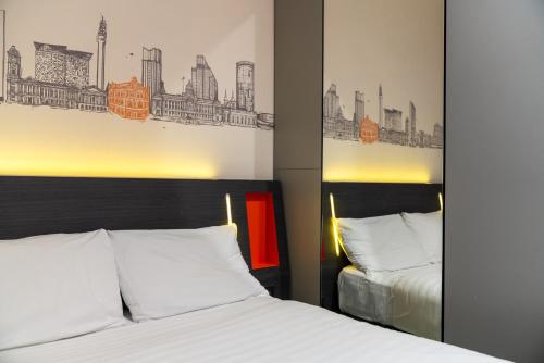 A bed or beds in a room at easyHotel Birmingham