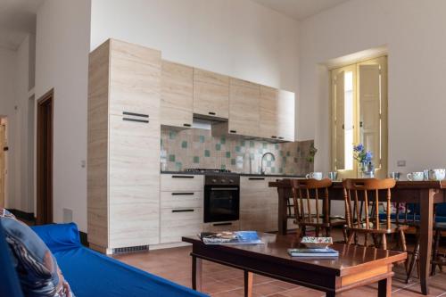 Η κουζίνα ή μικρή κουζίνα στο La Titina Casa Vacanza