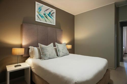 A bed or beds in a room at CAG The Atrium Rivonia