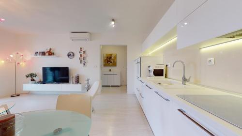 Μια τηλεόραση ή/και κέντρο ψυχαγωγίας στο BIBI Centroom Apartment