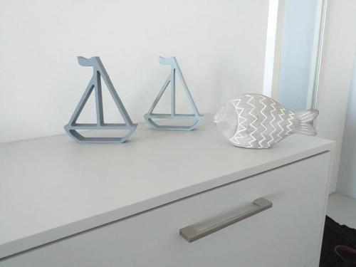 a shelf with two ships and a fish on it at Alexandra`s House in Matala
