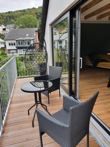 a patio with chairs and a table on a balcony at Moselfeeling co2frei in Cochem