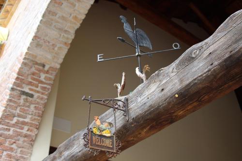 a clock on a wooden pole with a clock on it at Il Canto Del Gallo B&B in Zenson di Piave