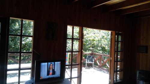 TV a/nebo společenská místnost v ubytování Casa Arboleda de Lican Ray