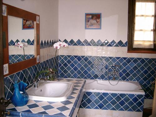 Koupelna v ubytování Agriturismo nuraghe Putzu Canu