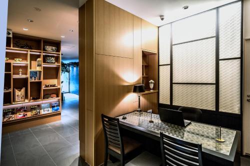 a home office with a desk with a laptop on it at Villa Sanjomuromachi KYOTO in Kyoto