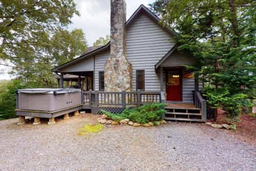 a small house with a hot tub in front of it at Mountain Rivers Lodge in Blue Ridge