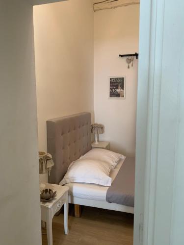 a small bedroom with a bed and a table at Apartment Limas in Avignon