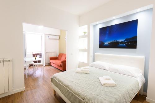 皮亞納德利亞爾巴內西的住宿－GUEST HOUSE PIANA DEGLI ALBANESI，一间卧室配有一张床,上面有两条毛巾