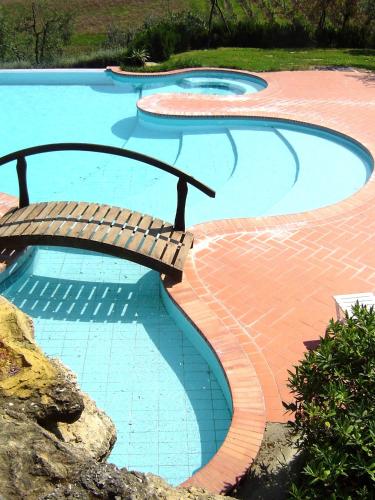 Kolam renang di atau dekat dengan Agriturismo Rigone in Chianti