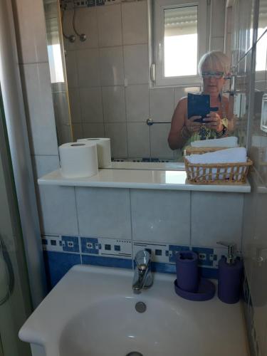 Ένα μπάνιο στο Villa Šjor Room-Delux- with a modern bathroom- - Primosten -Lokvice 6