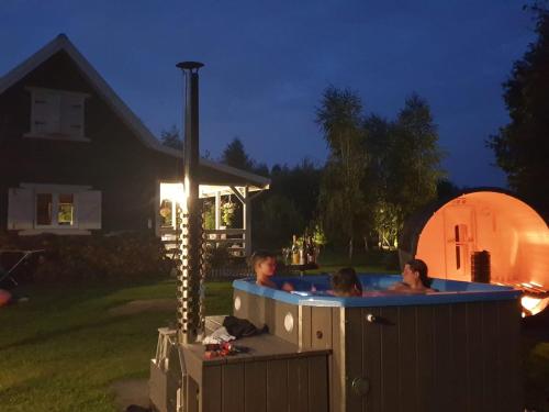 Gambar di galeri bagi Szary Domek 1 jacuzzi komienk sauna klimatyzacja jezioro di Piotrków Kujawski