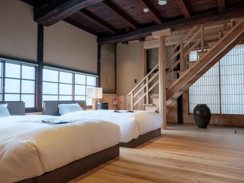 Ένα ή περισσότερα κρεβάτια σε δωμάτιο στο NIPPONIA HOTEL Yamefukushima Merchant Town
