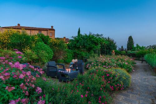 Borgo Fastelli - House in historical Borgo in Tuscany - Querciaにある庭