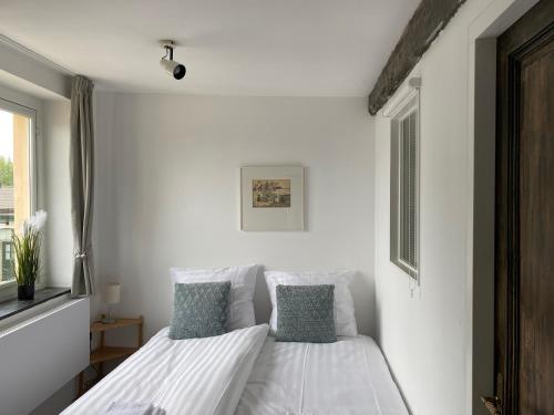 A bed or beds in a room at Authentic Stays - 6p-apartment