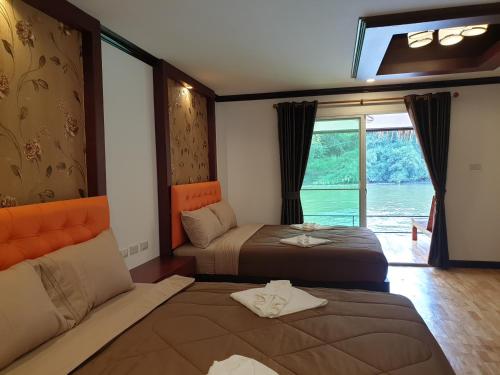 Ліжко або ліжка в номері Koh Mueangkarn Paradise View Resort