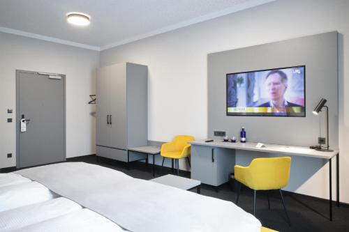 A bed or beds in a room at Hotel Adler Münster