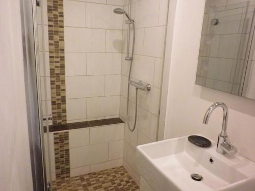 a bathroom with a shower and a sink at Echt Ostfriesenhus in Norden